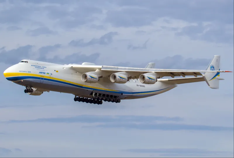 An-225 Mriya từng giữ kỷ lục trọng lượng cất cánh tối đa 640 tấn, một dấu mốc đặc biệt trong lịch sử hàng không.