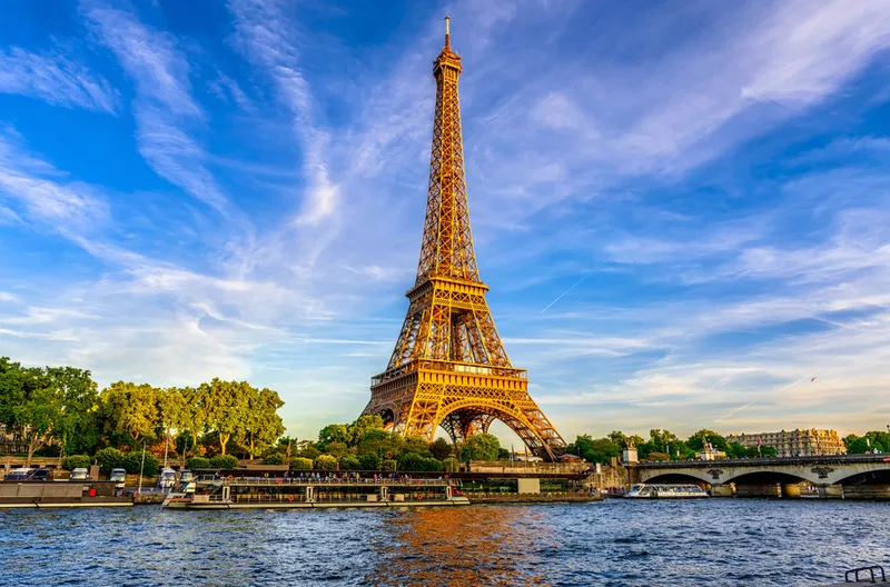 Tháp Eiffel ở đâu