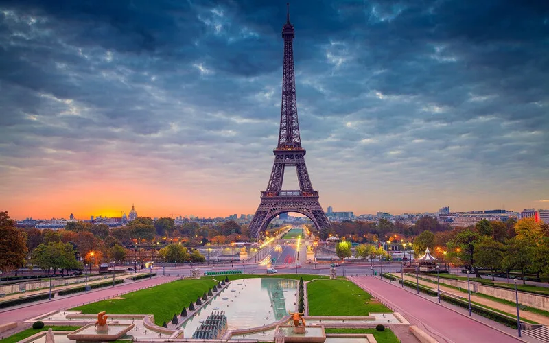 Tháp Eiffel ở đâu